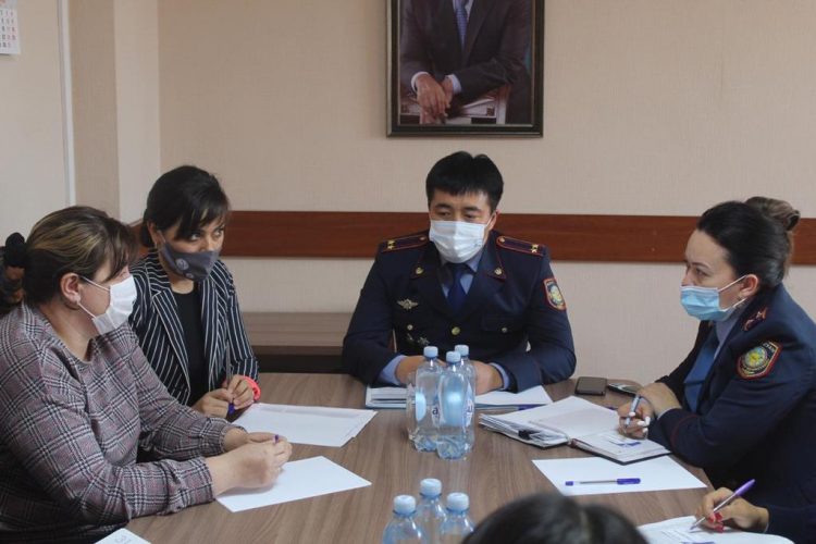 Түркістан облысында Көші-қон қызметі полицейлерінің ұйымдастыруымен дөңгелек үстел өткізілді