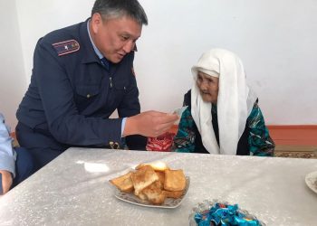 Түркістан облысы полицейлері құжаттарын жоғалтып алған қарт тұрғынның құжатын қайта   жасап берді