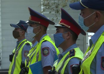 Тұрғындар жол-апаты кезінде көмектесіп, құтқарып қалған полицейлерге алғысын айтты