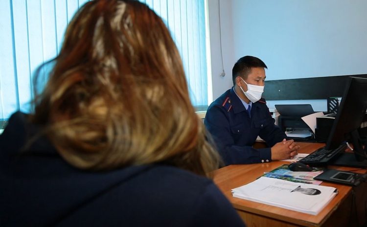 Түркістан қаласының полицейлері косметика ұрлады деген күдікпен жас қызды ұстады