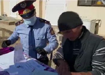Полицейлер мүлде құжат алмаған тұрғынды құжаттандырды