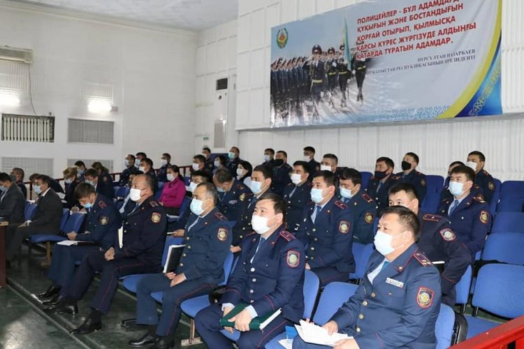 Шымкент қаласының Полиция департаментінде ағымдағы жылдың 9 айындағы тәртіп пен заңдылықтың жай-күйі мен алдағы кезеңге арналған міндеттер бойынша кеңес өтті.