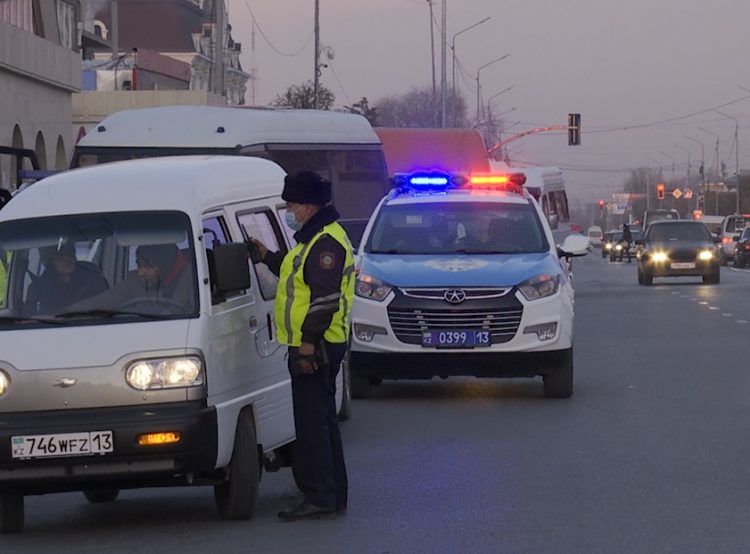 Түркістан облысының полицейлері «Қауіпсіз жол» жедел-профилактикалық іс-шарасы барысында мас халде көлік басқарған 13 жүргізушіні ұстады