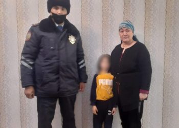 Түркістан облысының полицейлері ойнап жүріп жоғалған 5 жасар қызды тапты