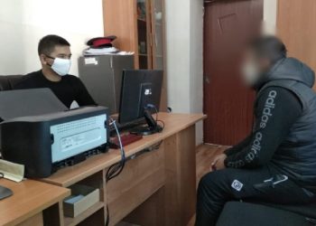 Сайрамдық полицейлер өз туысының үйіне ұрлыққа түскен күдіктіні ұстады