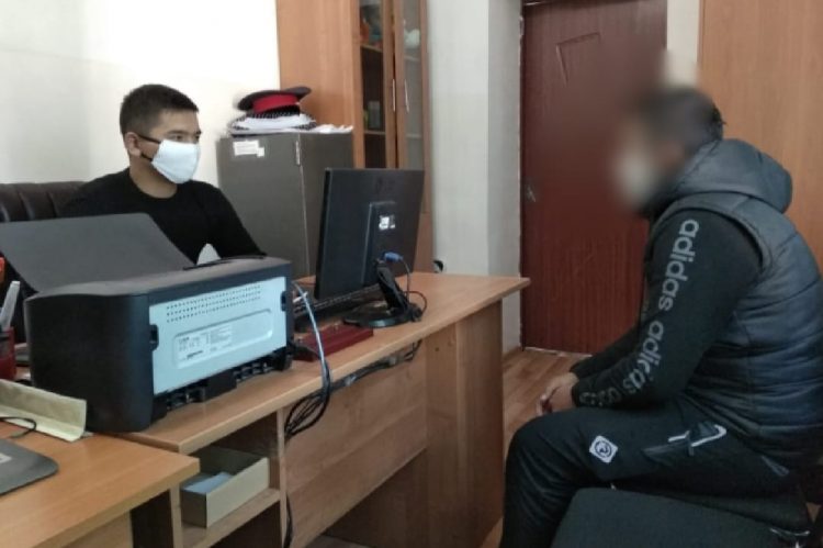 Сайрамдық полицейлер өз туысының үйіне ұрлыққа түскен күдіктіні ұстады