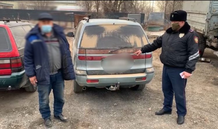 Түркістан облысының полицейлері жүгенсіз жүргізушіні жауапқа тартты