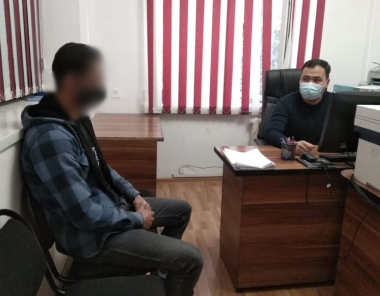 Сайрамдық полицейлер алаяқтық жолмен ақша алған күдіктіні ұстады