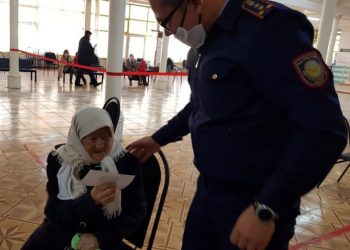 Түркістан облысының полицейлері 100 жастағы тұрғынға құжатын жаңартып беріп, алғыс алды