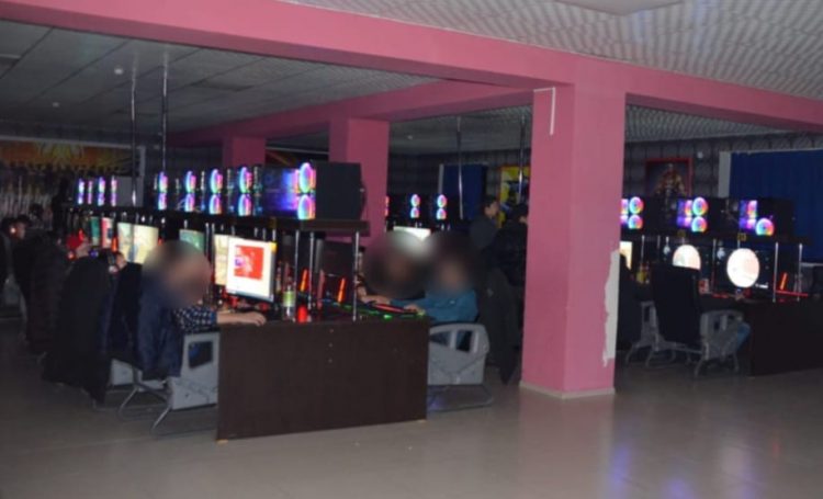 Түркістан облысының полицейлері түнгі уақытта қараусыз жүрген жасөспірімдерді анықтау бойынша рейдтер жүргізуде