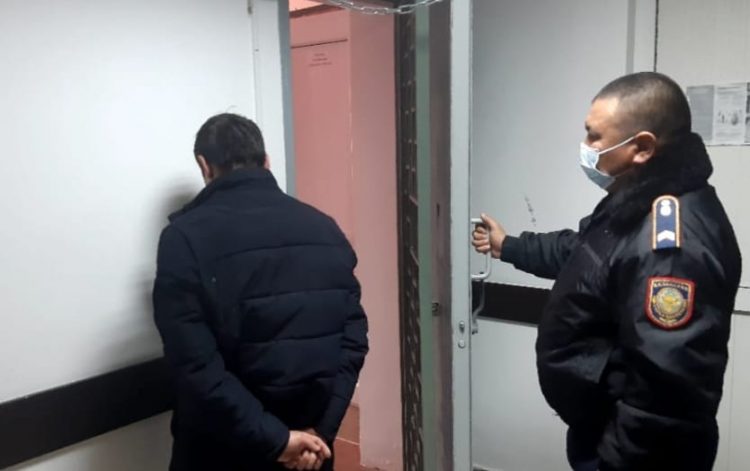 Түркістан облысының полицейлері тонау қылмысын жасаған екі жас жігітті ұстады