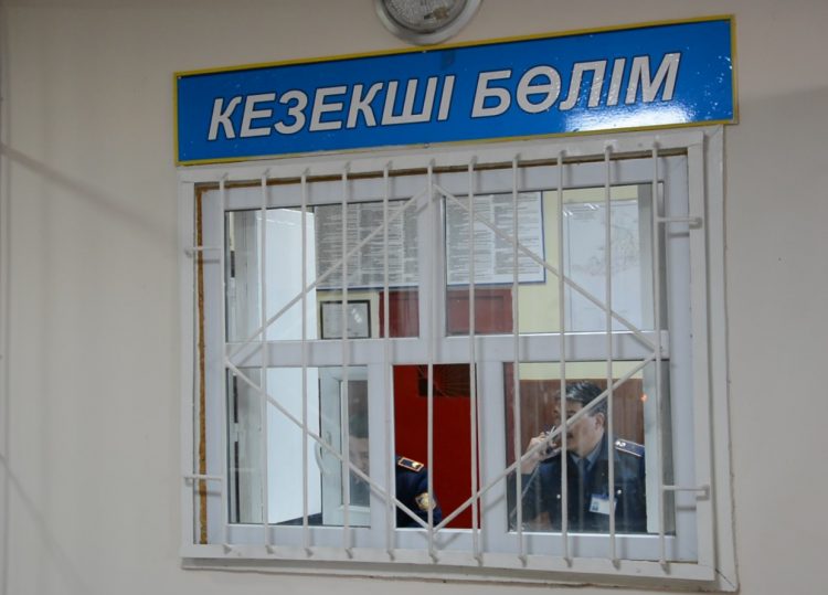 Түркістан облысының полицейлері тұрғынның көлігін заңсыз айдап кетіп, жол апатын жасаған күдіктіні құрықтады