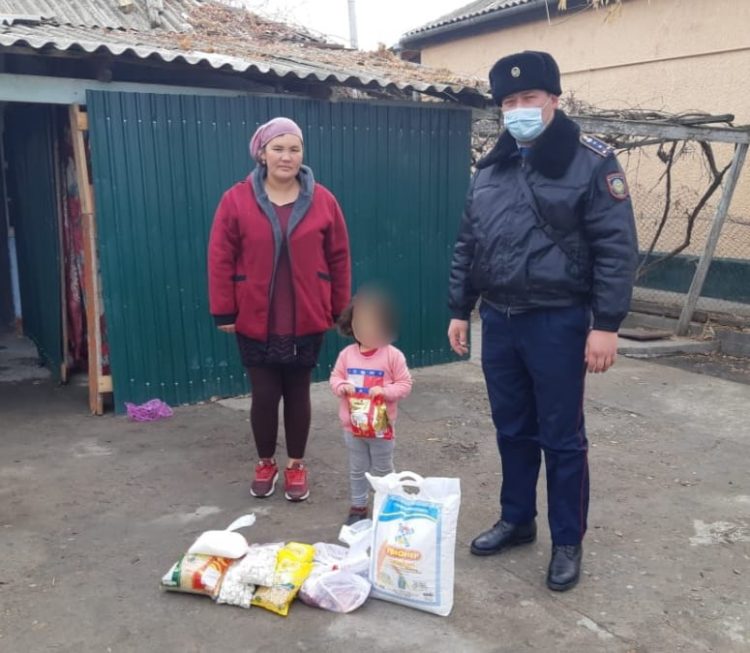 Мақтааралдық полицейлер қайырымдылық іс-шарасын жалғастыруда