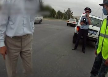 Полиция қызметкеріне қарсылық білдірген жүргізушіге 6 бірдей хаттама толтырылды