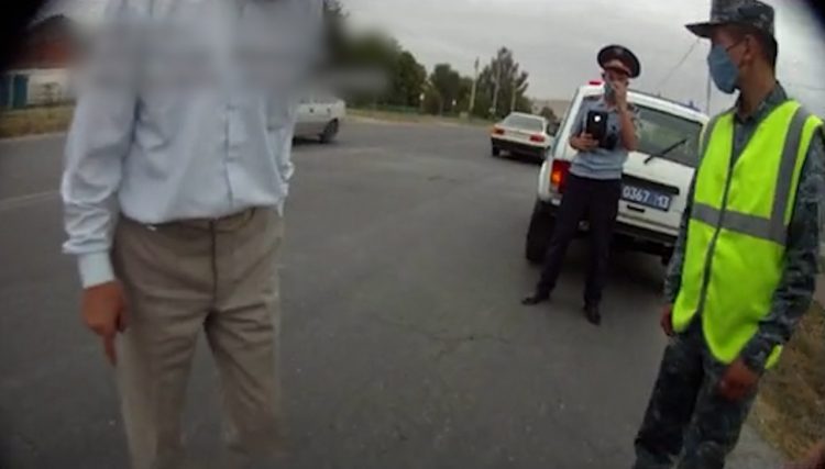 Полиция қызметкеріне қарсылық білдірген жүргізушіге 6 бірдей хаттама толтырылды