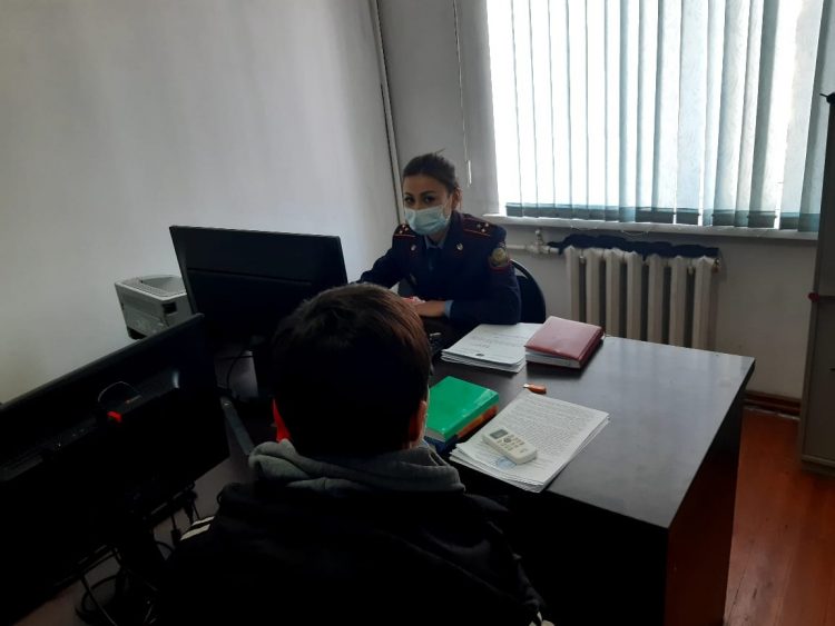 Кентау полицейлері отбасылық жанжал шығарушыдан есірткі тәркіледі