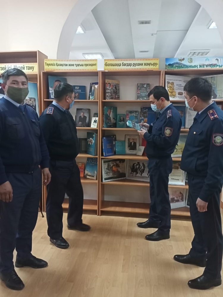 Полицейлер мереке қарсаңында музей аралады