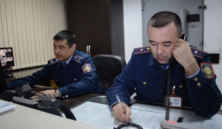 Жаңа жылдағы дүрлікпе: Жедел жәрдем ғимаратының алдына бомба қойдым деген тұрғын қамалды