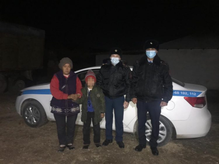 Келестік тұрғын жоғалған ұлын тапқан полицейлерге алғыс айтты