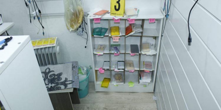 Түркістан облысының полицейлері ондаған телефон ұрлаған күдіктілерді ұстады