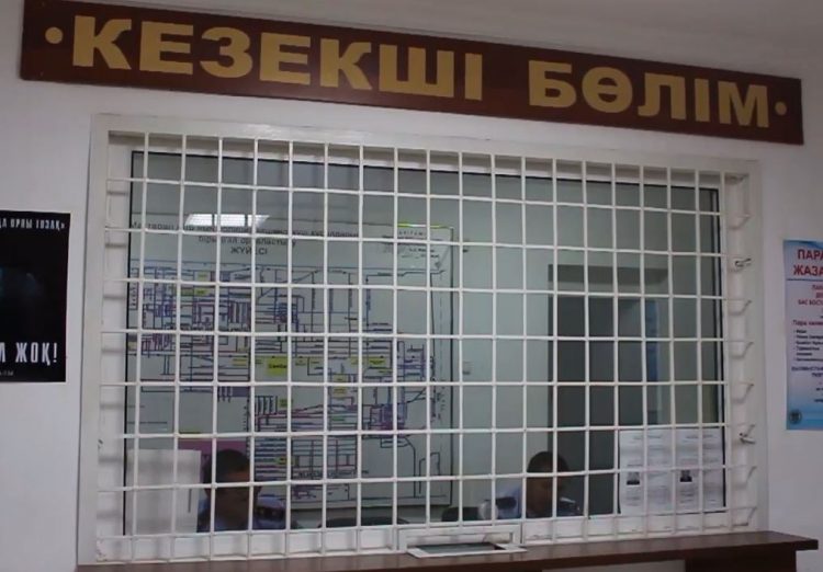 Түркістан облысының полицейлері ұялы телефон ұрлаған қызды ұстады