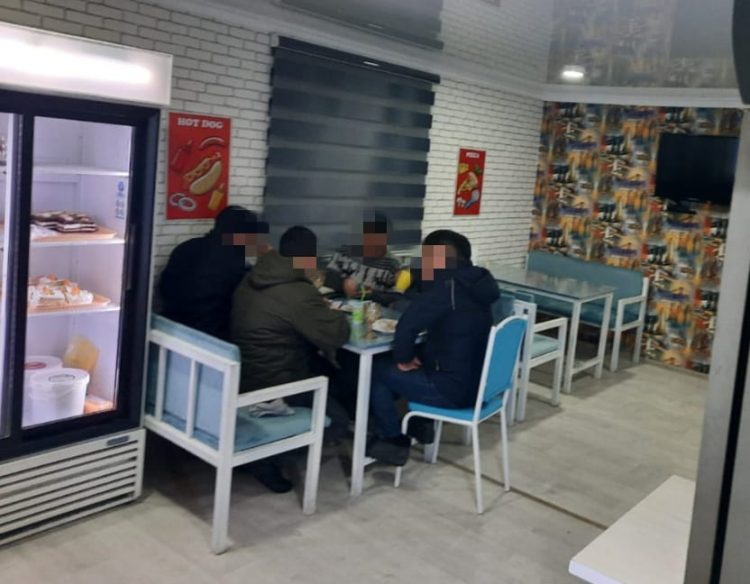 Түркістан облысының полицейлері тұрғындарға карантин режимін сақтауды ескертеді