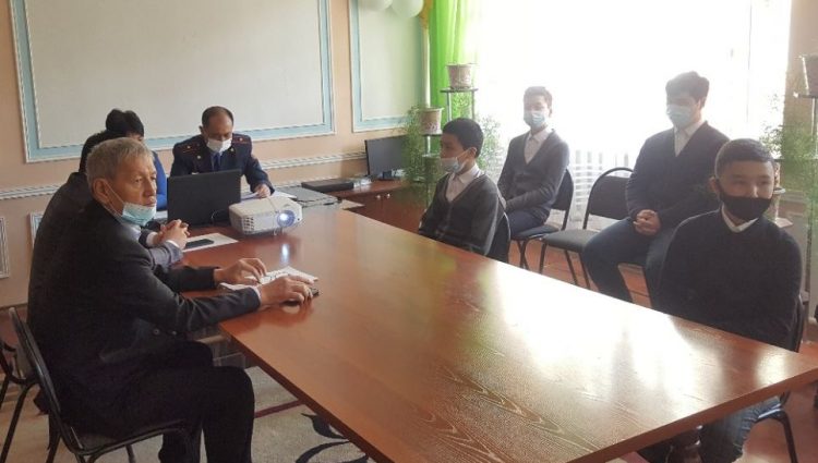 Түркістан облысы полицейлерінің сабағына 33 000-нан астам оқушы қатысты