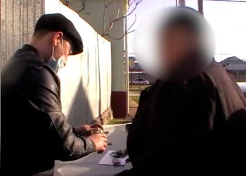 Түркістан облысының полицейлері үйі мен ауласына есірткі жасырған күдіктіні ұстады