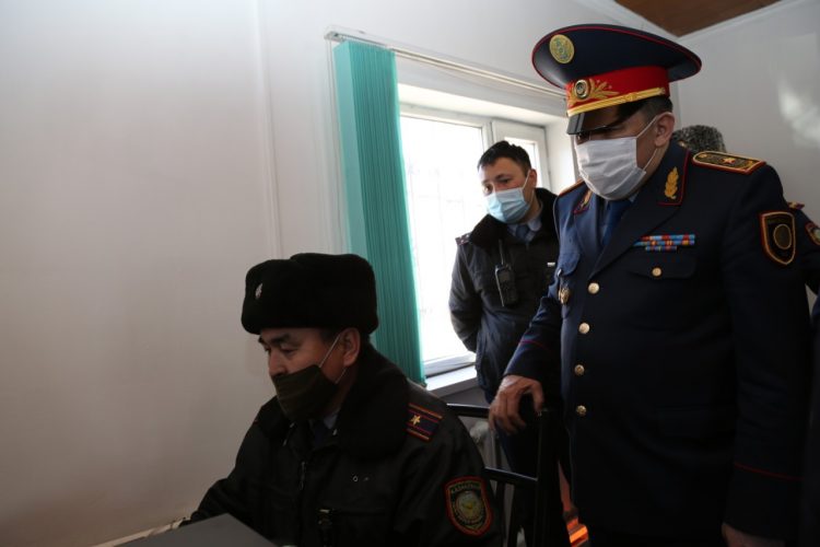 Облыстың бас полицейі Түркістан қаласының учаскелік полиция пунктерін тексеріп шықты