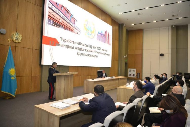 Түркістан облысының бас полицейі мәслихат депутаттары алдында баяндама жасап, ұсыныстарын жеткізді