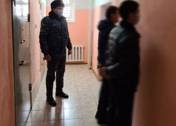 Түркістан облысының полицейлері автобөлшектер мен садақа жәшігін жымқырған шымкенттік екі жігітті ұстады