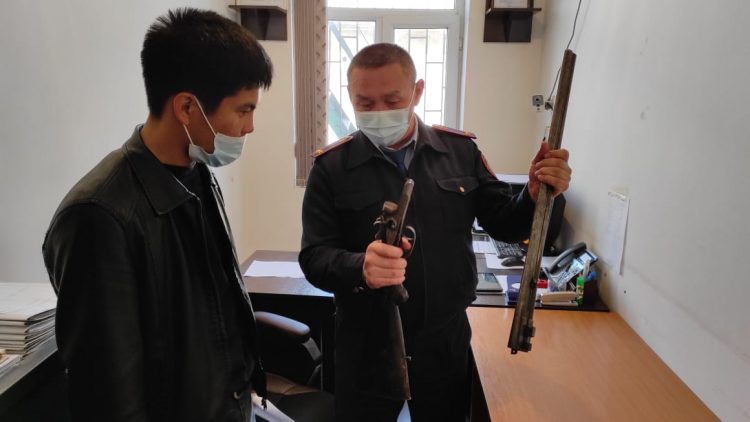 Келес ауданында «тіркелмеген атыс қаруын сатып алу» акциясы барысында 3  қару алды