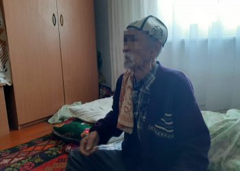 Түркістан облысының полицейлері  көше бойында жатып қалған 85 жастағы қартты тауып, отбасына қайтарды