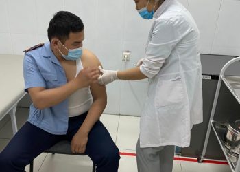 Түркістандық полицейлер екпе салдырды