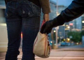 Тұрғынның  ақшасын күштеп алған күдіктіні анықтады