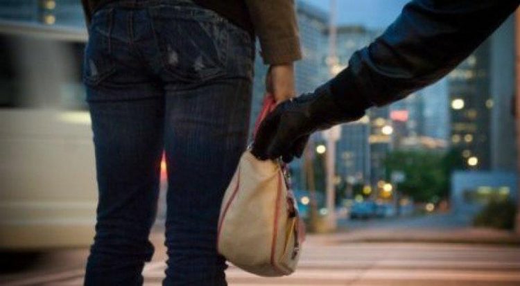 Тұрғынның  ақшасын күштеп алған күдіктіні анықтады