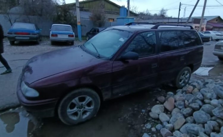 Төлебилік полицейлер  тұрғынның автокөлігін заңсыз айдап кеткен күдікті жас жігіттерді ұстады
