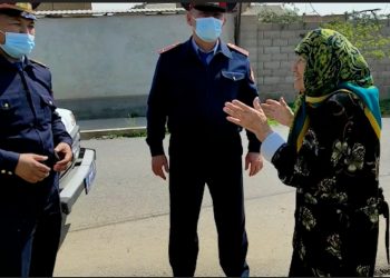 Келестік полицейлер  қарт әжейдің алғысын алды