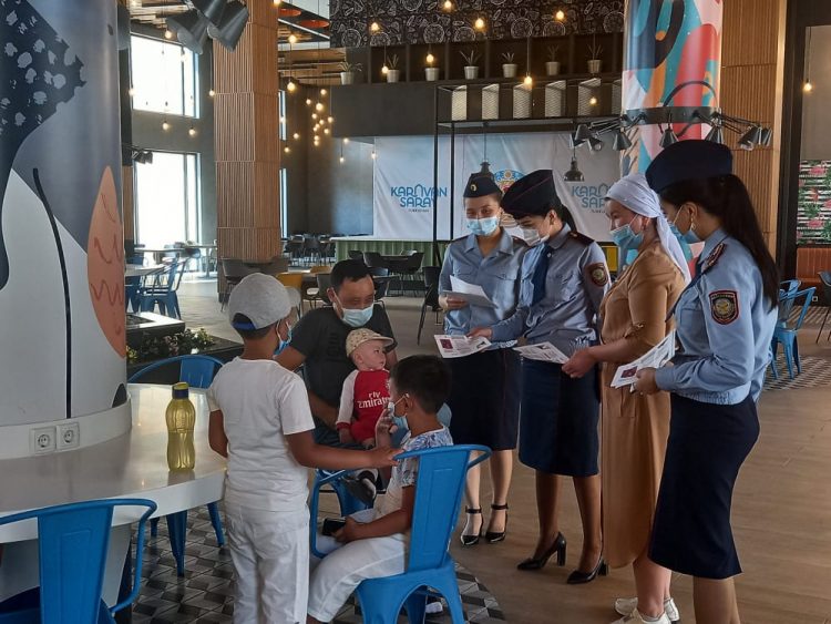 Акция барысында 100-ге жуық түсіндірме қағаздары таратылды