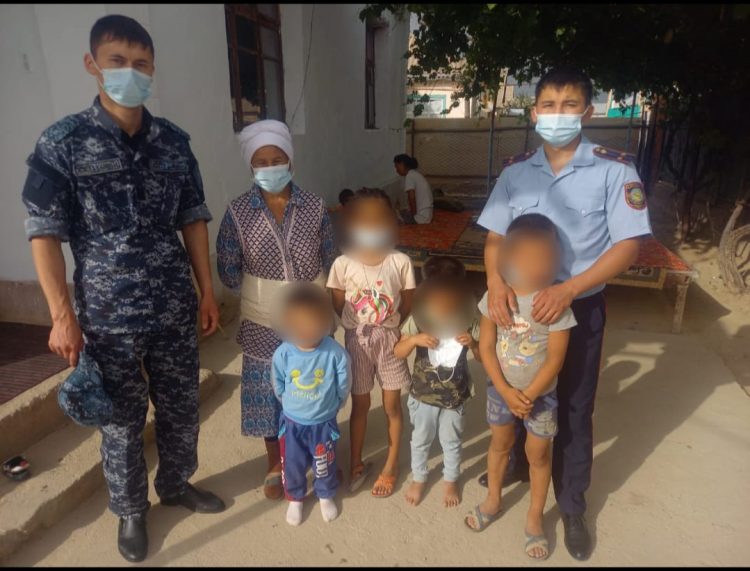 Түркістан облысының полицейлері жоғалған төрт бірдей баланы тауып, ата-анасына тапсырды