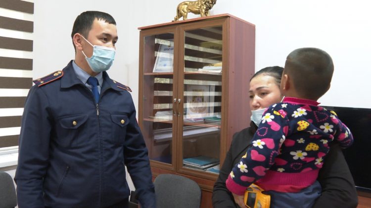 Түркістан облысының полицейлері түн жарымында жалғыз жүрген 3 жасар баланы тауып, оның отбасына аман қайтуын қамтамасыз етті