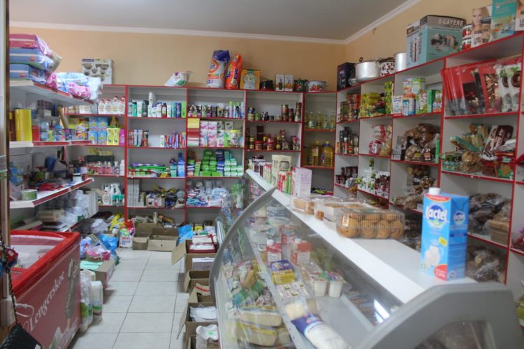 Дүкеннен түрлі тәттілер мен сусындарды ұрлаған шымкенттік екеу ұсталды