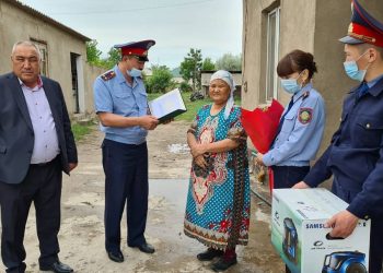Аудан полицейлері өмірден өткен  ардагерлердің отбасына барып, құрмет көрсетті