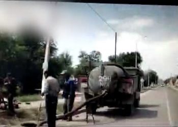 Түркістан облысының полицейлері тереңдігі 4 метр болатын кәріз құдығына түсіп кеткен екі тұрғынды аман алып қалды