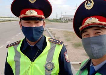 Жолда қалған жолаушы патрульдік полицейлердің тарапына алғыс айтып, түсірген бейнежазбасын жариялады