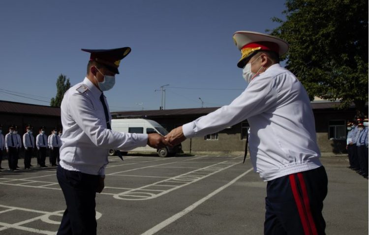 Академия түлектеріне шен тапсырылды