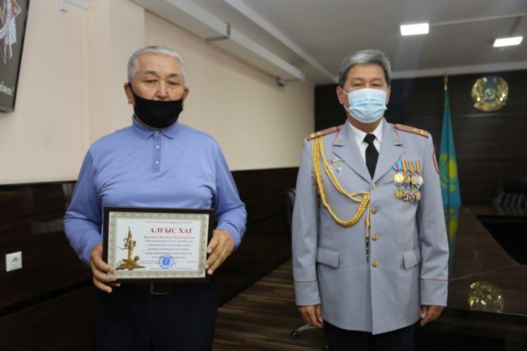 Жеңіс күнінің 76 жылдығы мен Отан қорғаушылар күні қарсаңында Түркістан облысының 50-ден астам полицейі марапатталды