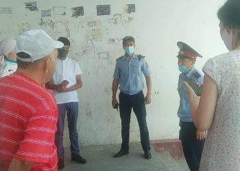 Шымкенттік полицейлер терезеден құлау оқиғаларын алдын алу бойынша түсіндірме жұмыстарын жүргізді