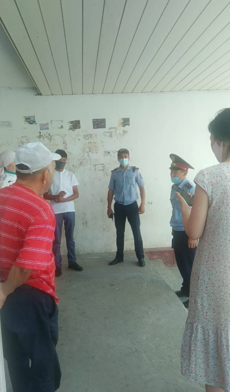 Шымкенттік полицейлер терезеден құлау оқиғаларын алдын алу бойынша түсіндірме жұмыстарын жүргізді