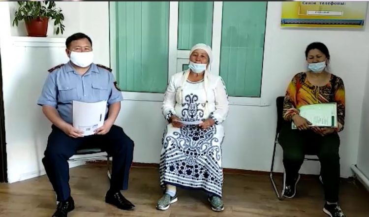 Келестік көші-қон полицейлері тұрғындардан алғыс алды